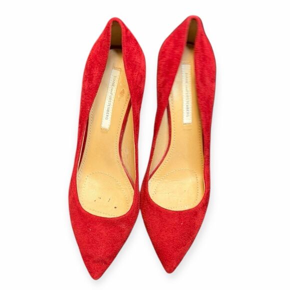 DIANE VON FURSTENBERG Women’s Red Suede Pointed Toe Gold Heel Size 10M - Picture 5 of 6